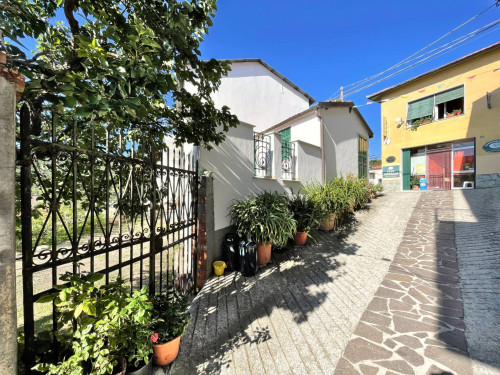 Villa in vendita a Lucinasco (IM)