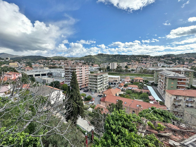 Appartamento in vendita a Imperia (IM)