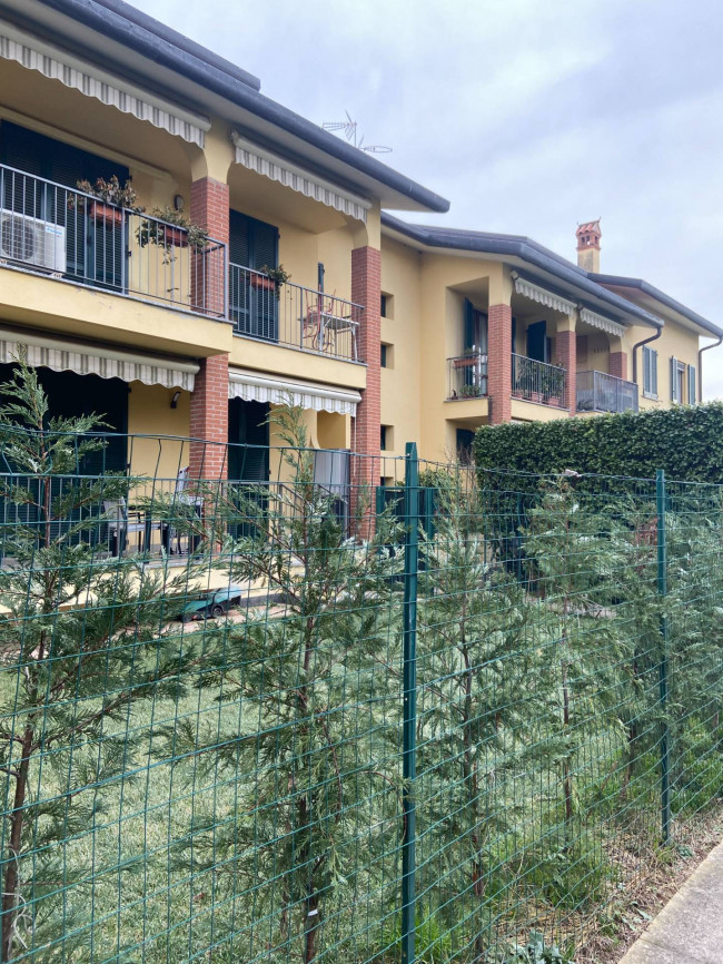 Appartamento in Vendita a Usmate Velate