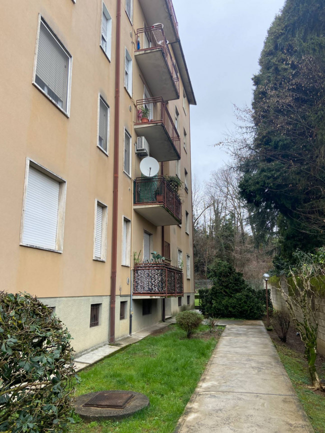 Appartamento in Vendita a Usmate Velate