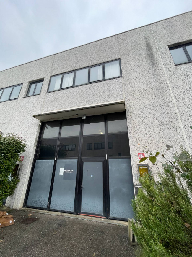 Capannone in Affitto a Arcore