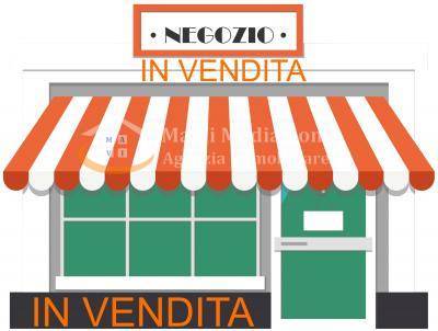 Locale commerciale  a Arco