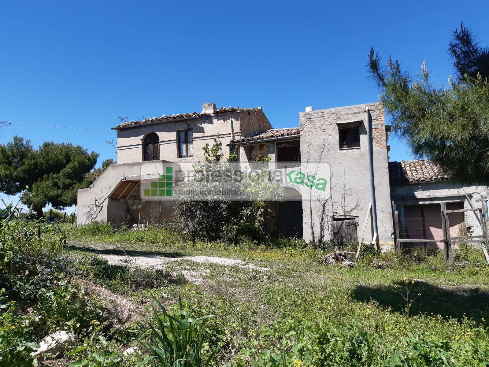 Casa con terreno in Vendita - Montenero di Bisaccia Campobasso Zona residenziale