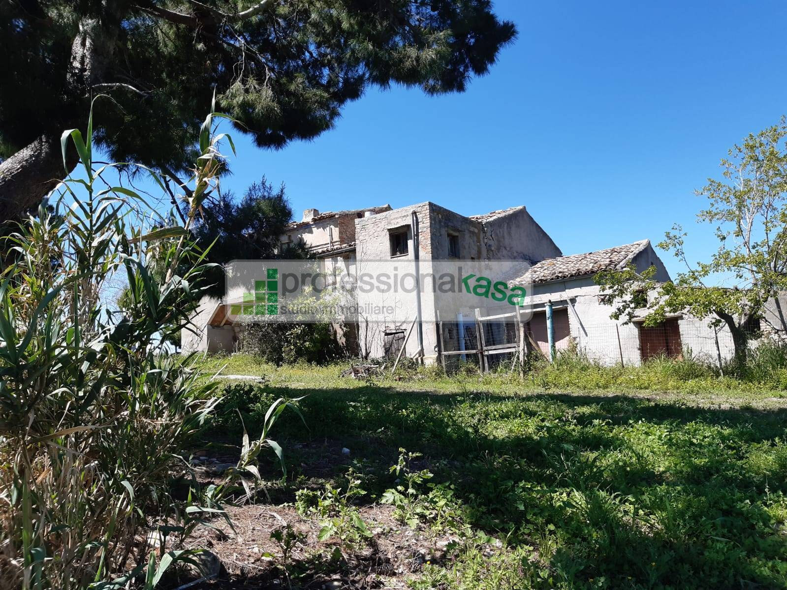 Casa con terreno in Vendita - Montenero di Bisaccia Campobasso Zona residenziale