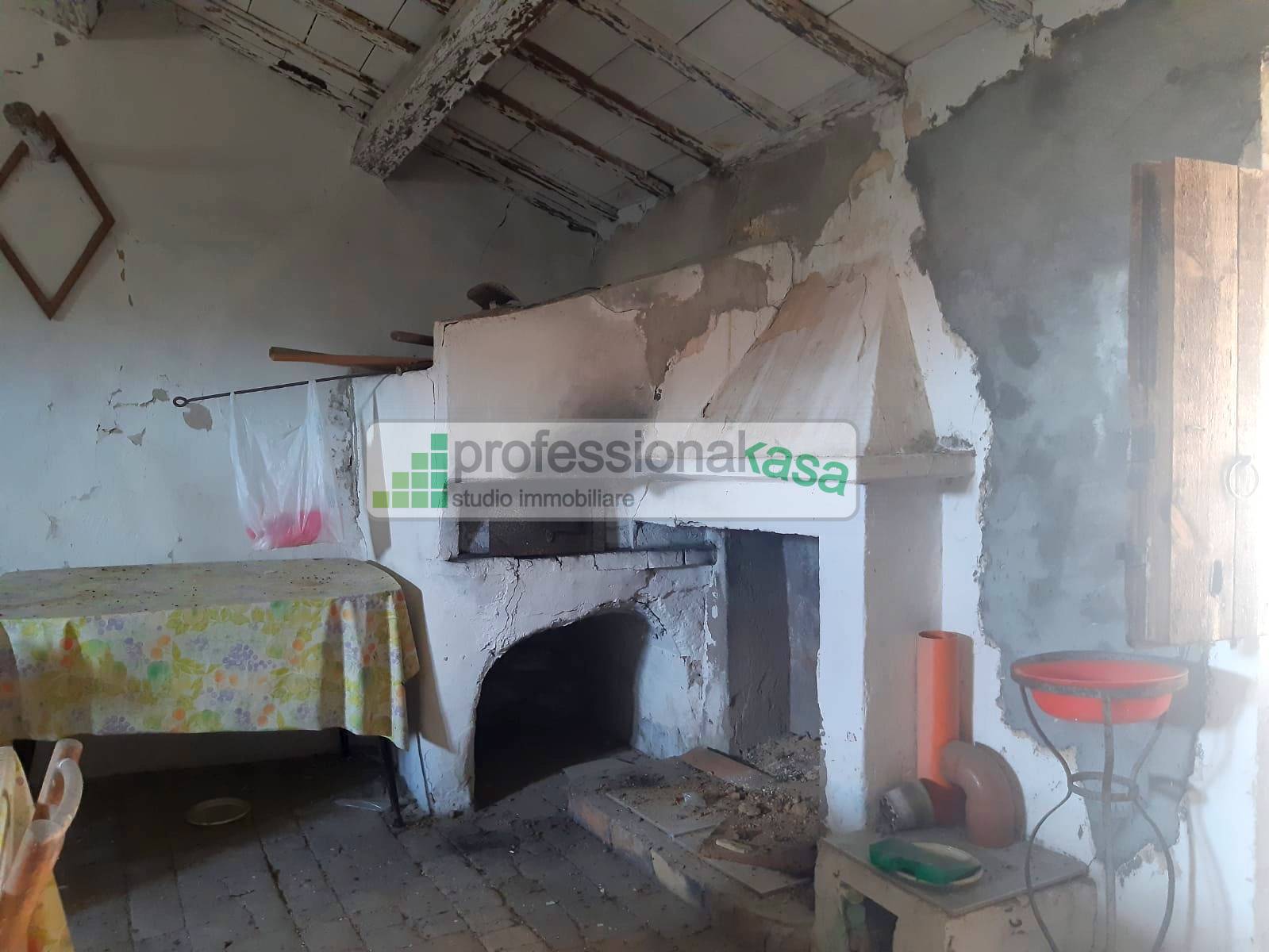 Casa con terreno in Vendita - Montenero di Bisaccia Campobasso Zona residenziale