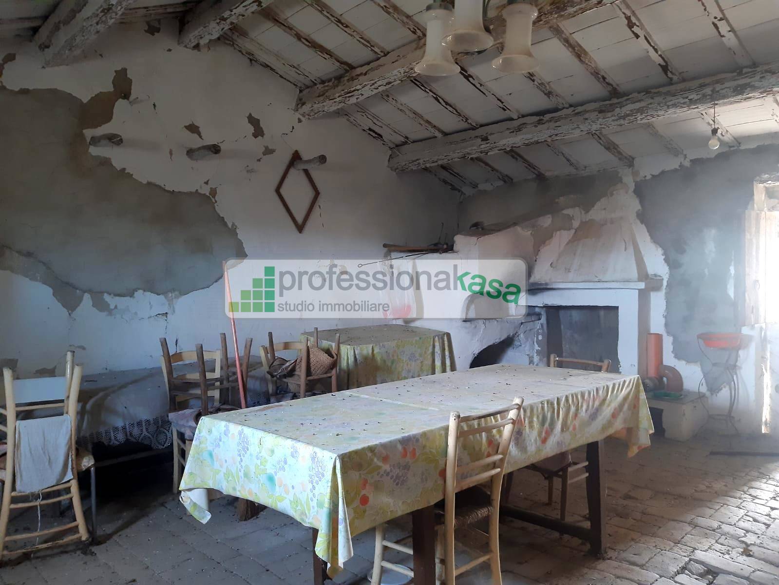 Casa con terreno in Vendita - Montenero di Bisaccia Campobasso Zona residenziale