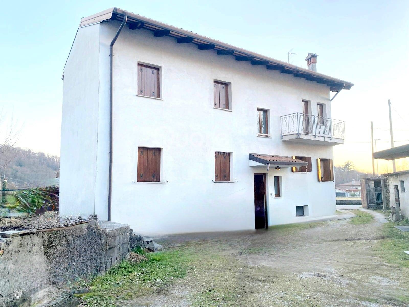 Casa indipendente in vendita a Artegna (UD)