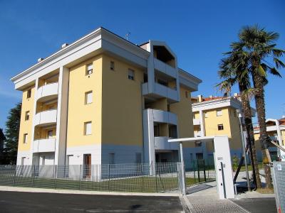 Udine via Gorizia interno, mini arredato, grazioso, moderno, ampia terrazza, garage.