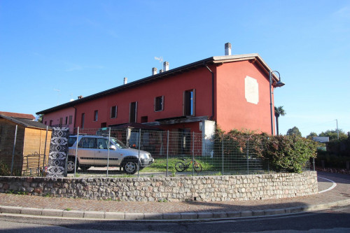 Cassacco, A Raspano appartamento bicamere da ultimare con posto auto esterno