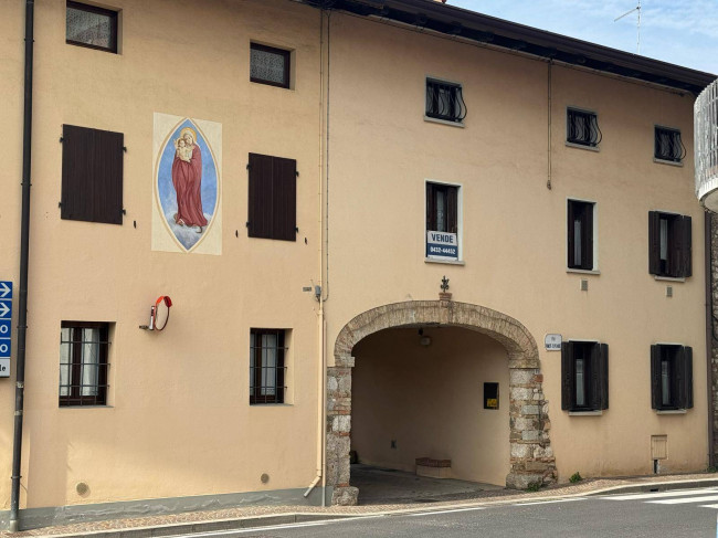 Bressa casa in linea con terreno e rustico in vendita
