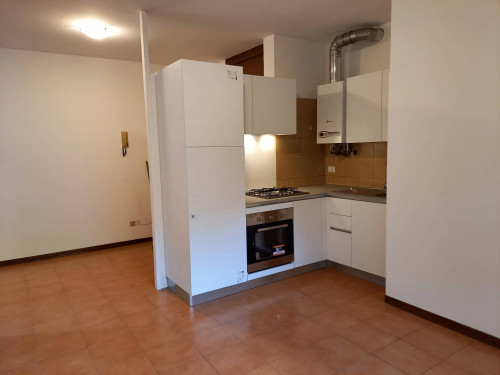 si vende a cussignacco luminoso miniappartamento termoautonomo, con soffitta e garage 