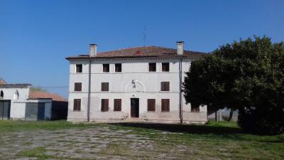 Villa in Vendita a Frassinelle Polesine