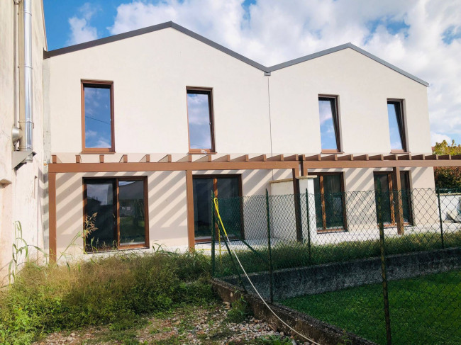 Villetta bifamiliare in Vendita a Goito