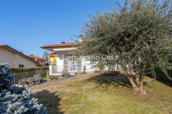Villa in vendita a Azzano San Paolo (BG)