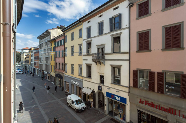 Open Space in vendita a Bergamo