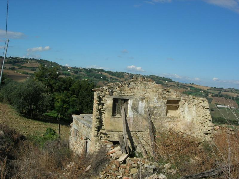 Villa Unifamiliare - Indipendente MONTELEONE DI FERMO vendita    Re Casa Immobiliare S.R.L.