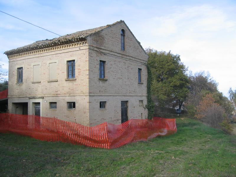  monte vidon combatte vendita quart:  re casa immobiliare s.r.l.