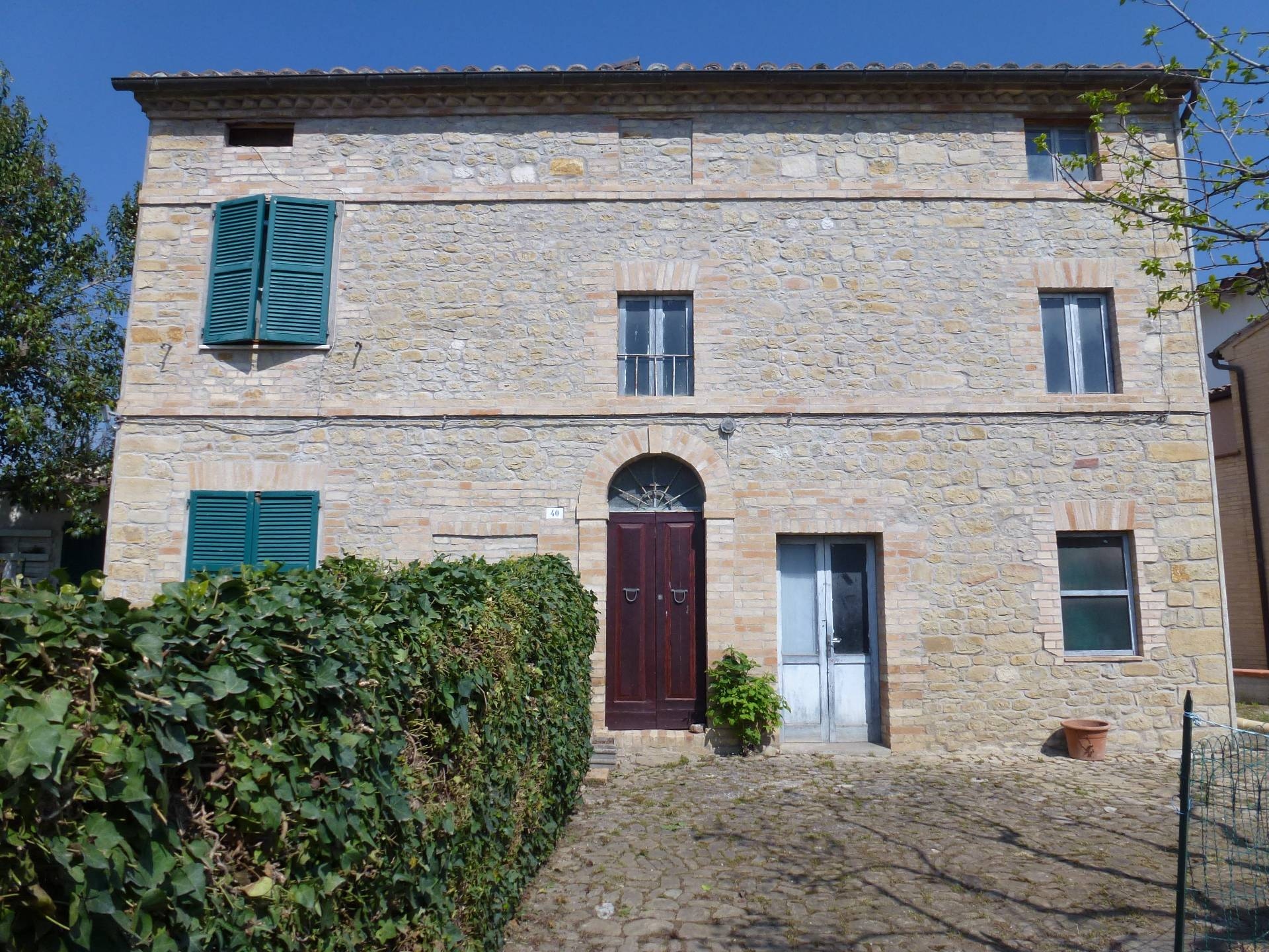 Villa Bifamiliare FALERONE vendita  Piane di Falerone  Re Casa Immobiliare S.R.L.