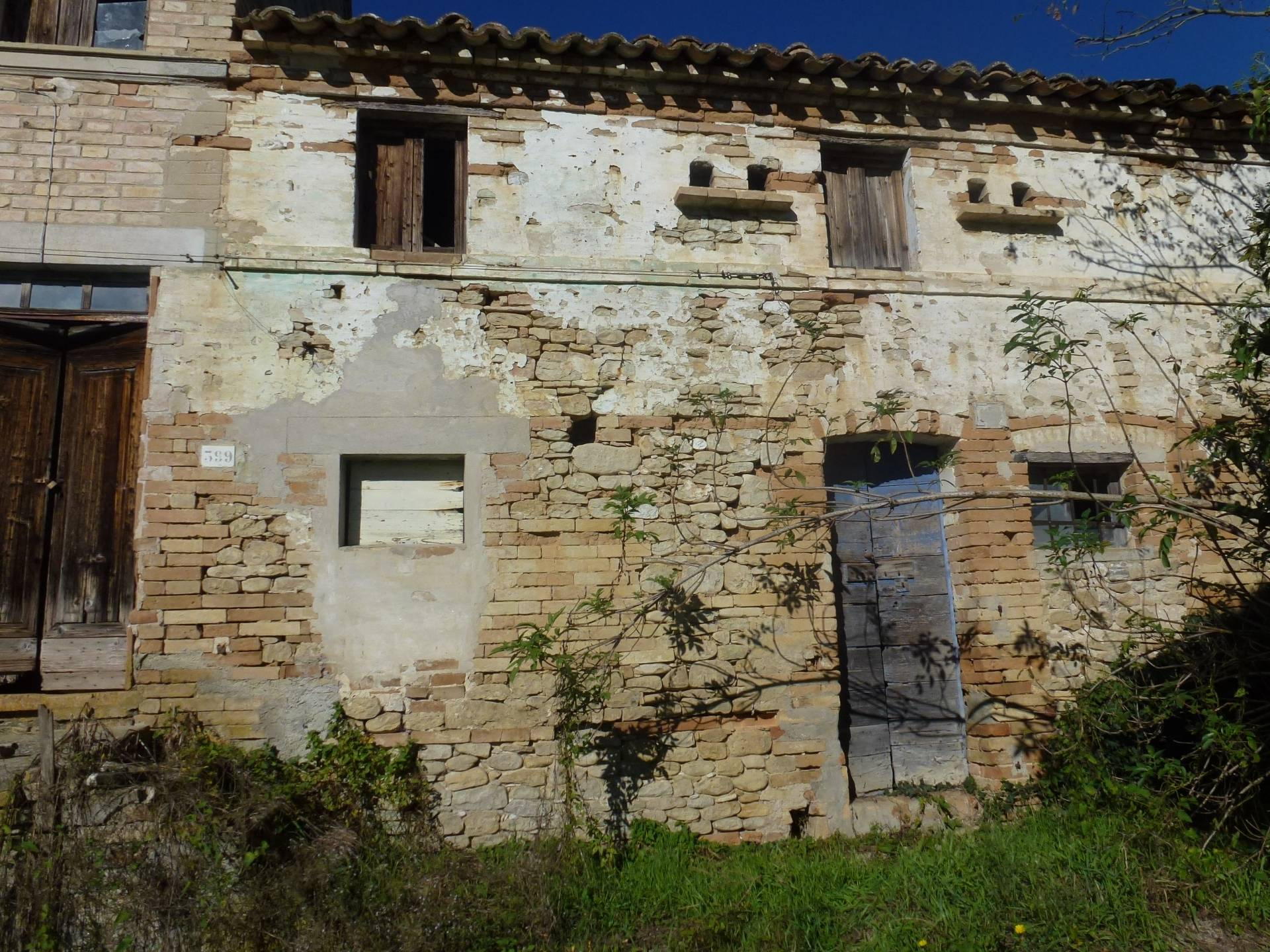 Villa Bifamiliare MONTEGIORGIO vendita  Piane di Montegiorgio  Re Casa Immobiliare S.R.L.