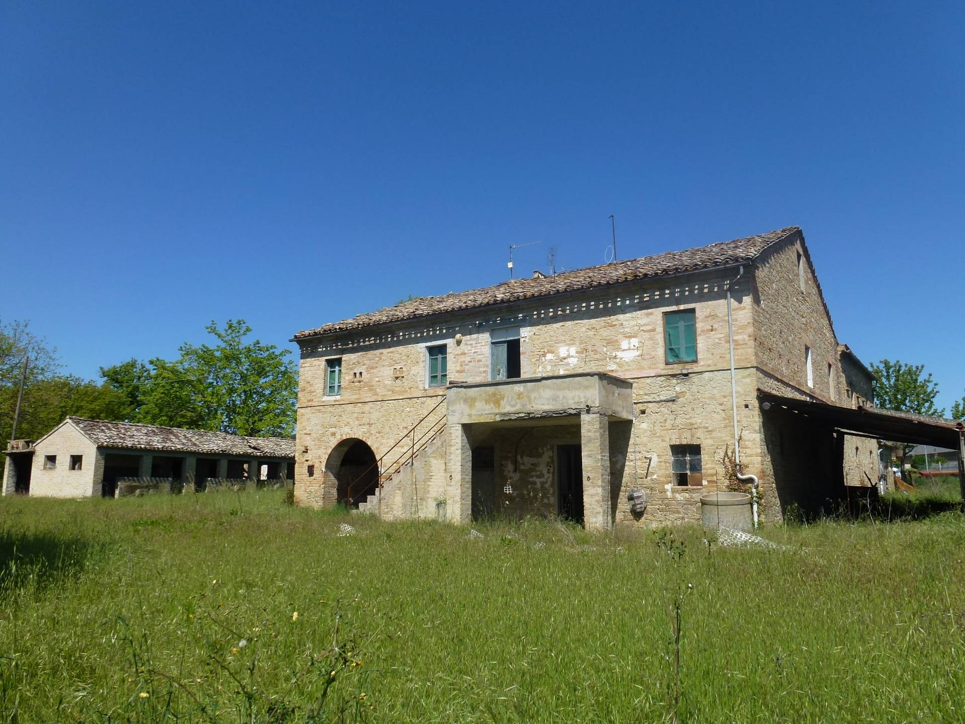 Villa Unifamiliare - Indipendente FALERONE vendita  Piane di Falerone  Re Casa Immobiliare S.R.L.