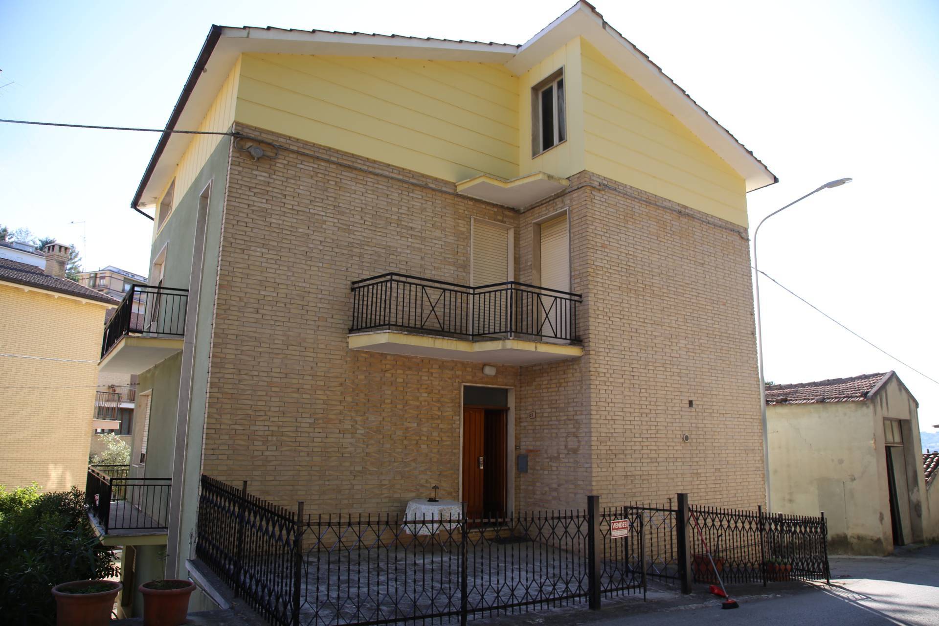  montappone vendita quart:  re casa immobiliare s.r.l.