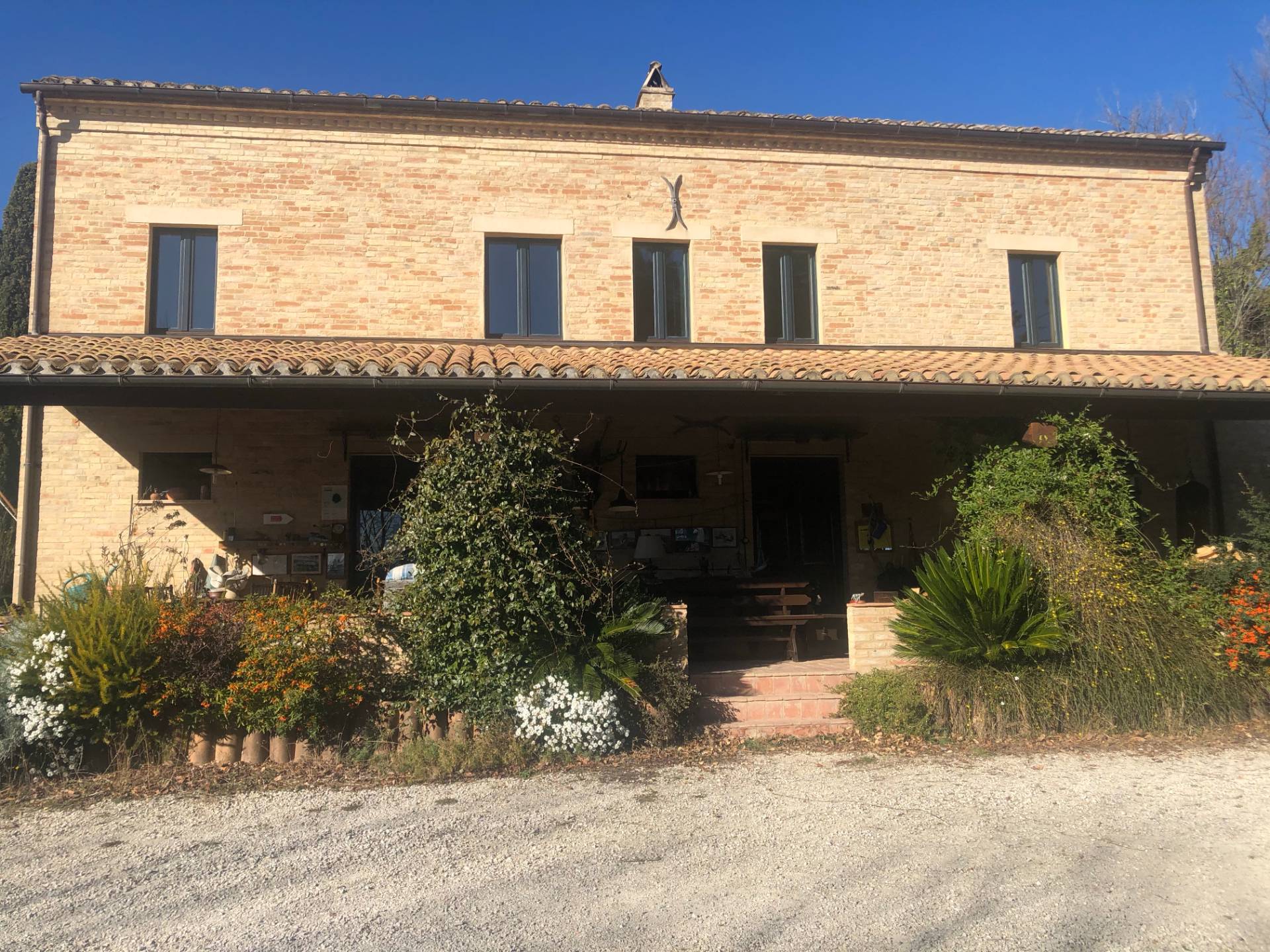  monte vidon corrado vendita quart:  re casa immobiliare s.r.l.