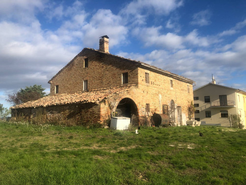 Casa indipendente in vendita a Loro Piceno (MC)