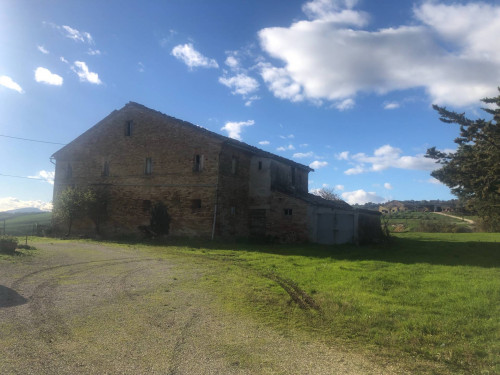 Casa indipendente in vendita a Loro Piceno (MC)