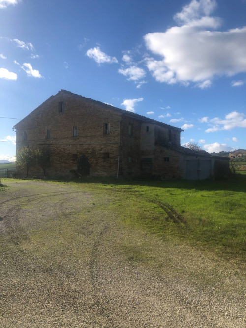 Casa indipendente in vendita a Loro Piceno (MC)