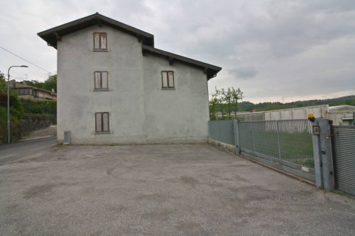 Villa in vendita a Barzago (LC)