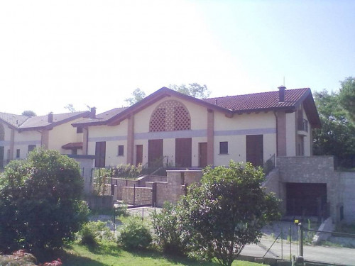 Villa in Vendita a Triuggio