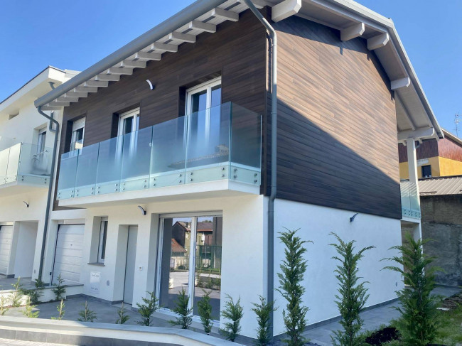 PRESTIGE-Ville in Vendita a Veduggio con Colzano