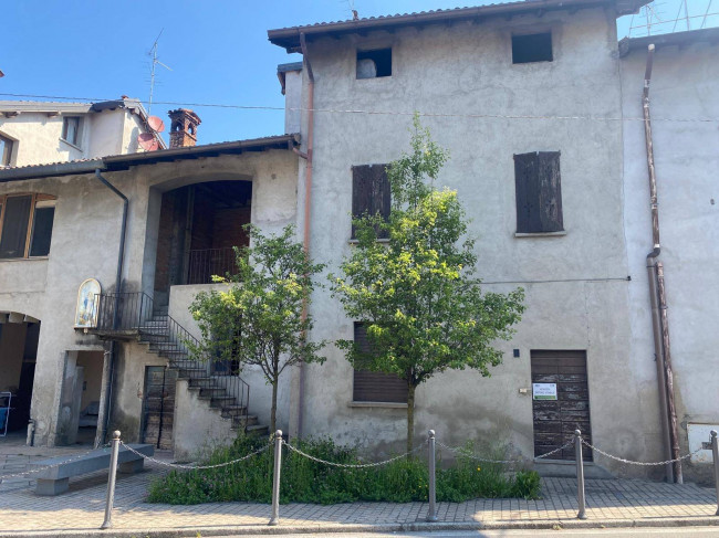 Rustico in Vendita a Cassago Brianza