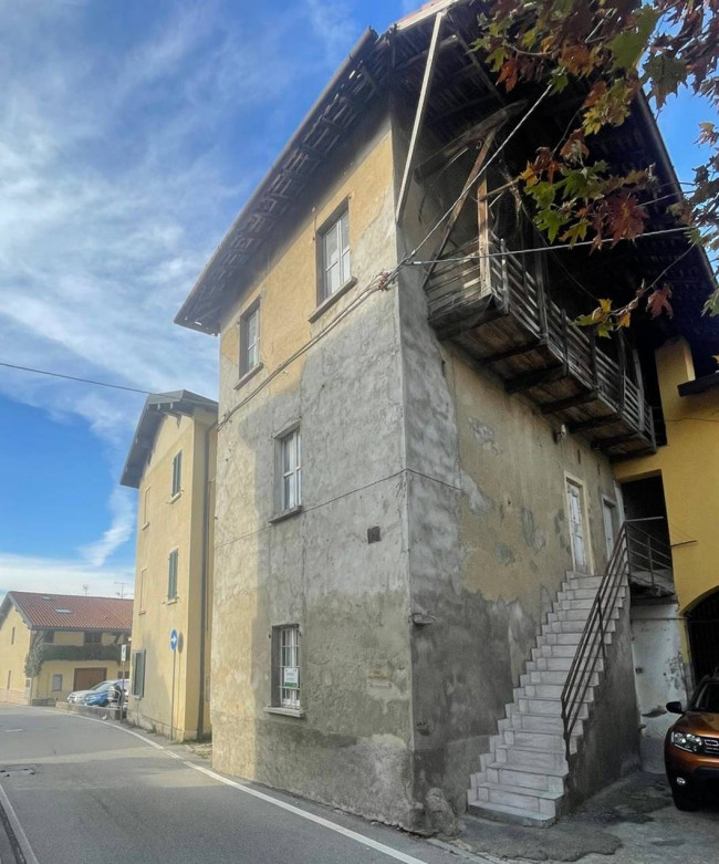 Rustico in Vendita a Veduggio con Colzano