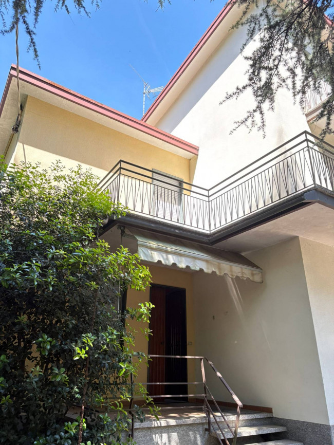 Villa in vendita a Renate