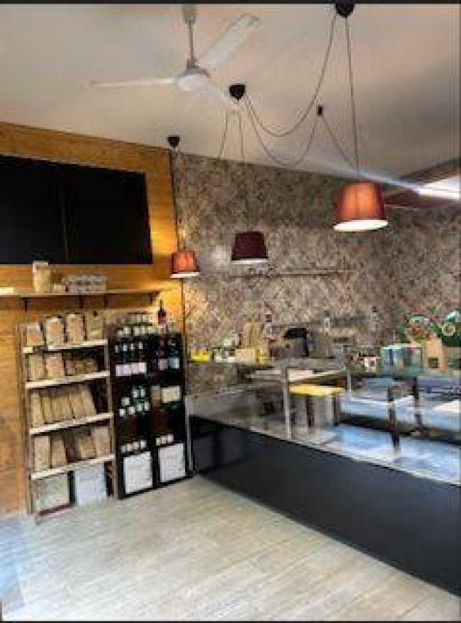 Attività commerciale in Vendita a Legnano