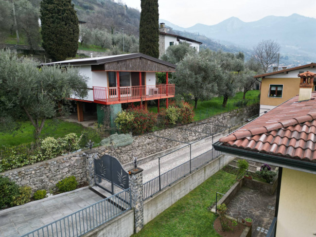 Casa singola in Vendita a Sale Marasino