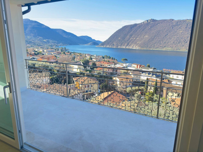 Attico in Vendita a Sale Marasino