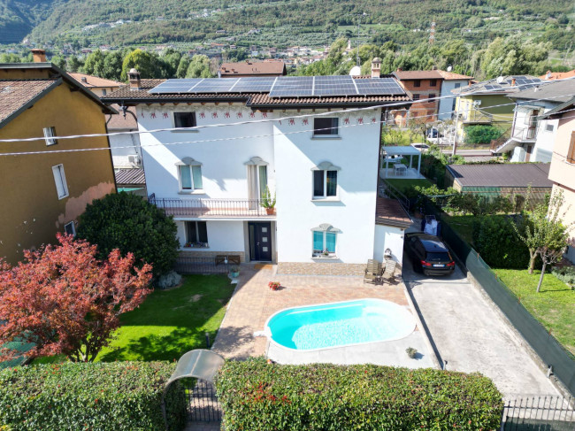 Casa singola in Vendita a Costa Volpino