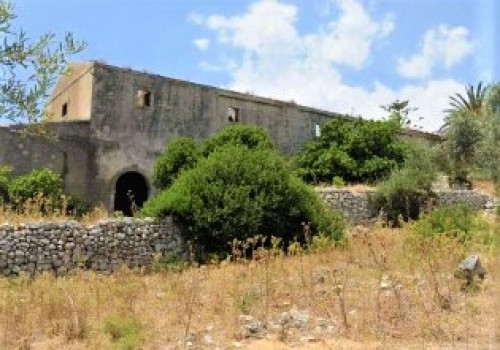 Terreno con costruzione