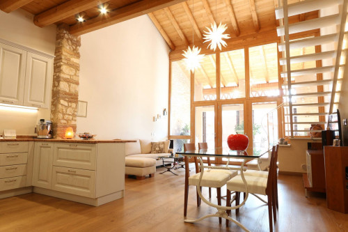 Casale in vendita a Verona