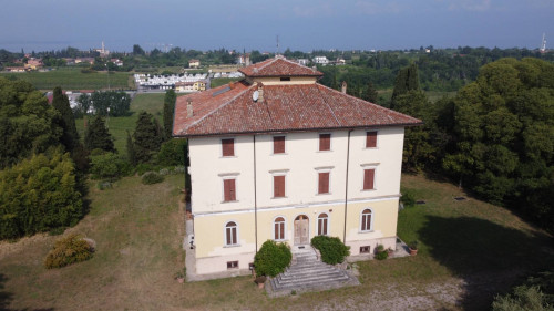 Villa for sale in Lazise