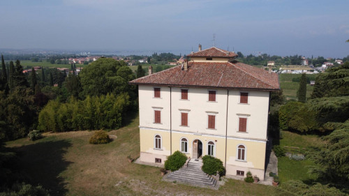 Villa for sale in Lazise