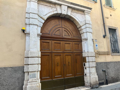 Posto auto coperto in Vendita a Verona