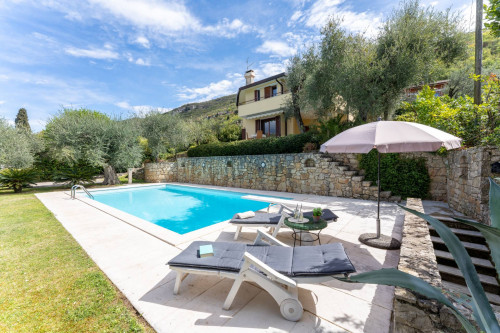 Villa for Sale to Torri del Benaco