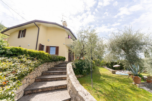 Villa in vendita a Torri del Benaco