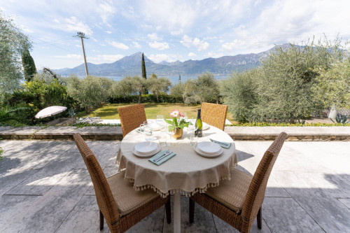 Villa in vendita a Torri del Benaco