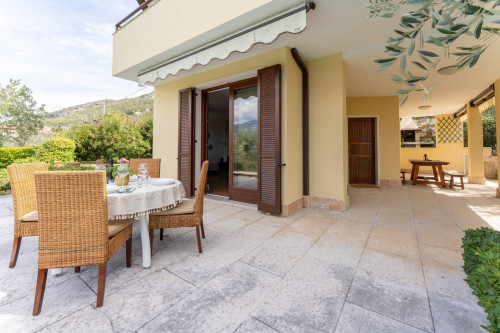 Villa in vendita a Torri del Benaco
