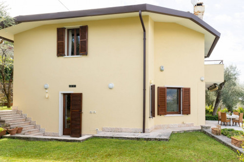 Villa in vendita a Torri del Benaco