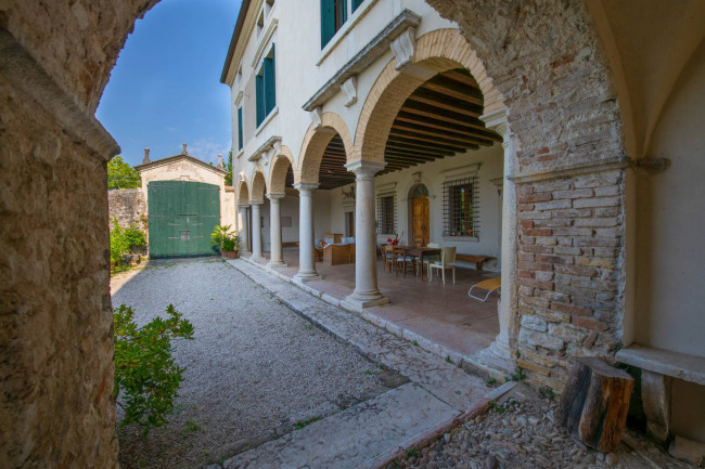 Villa in vendita a Caprino Veronese